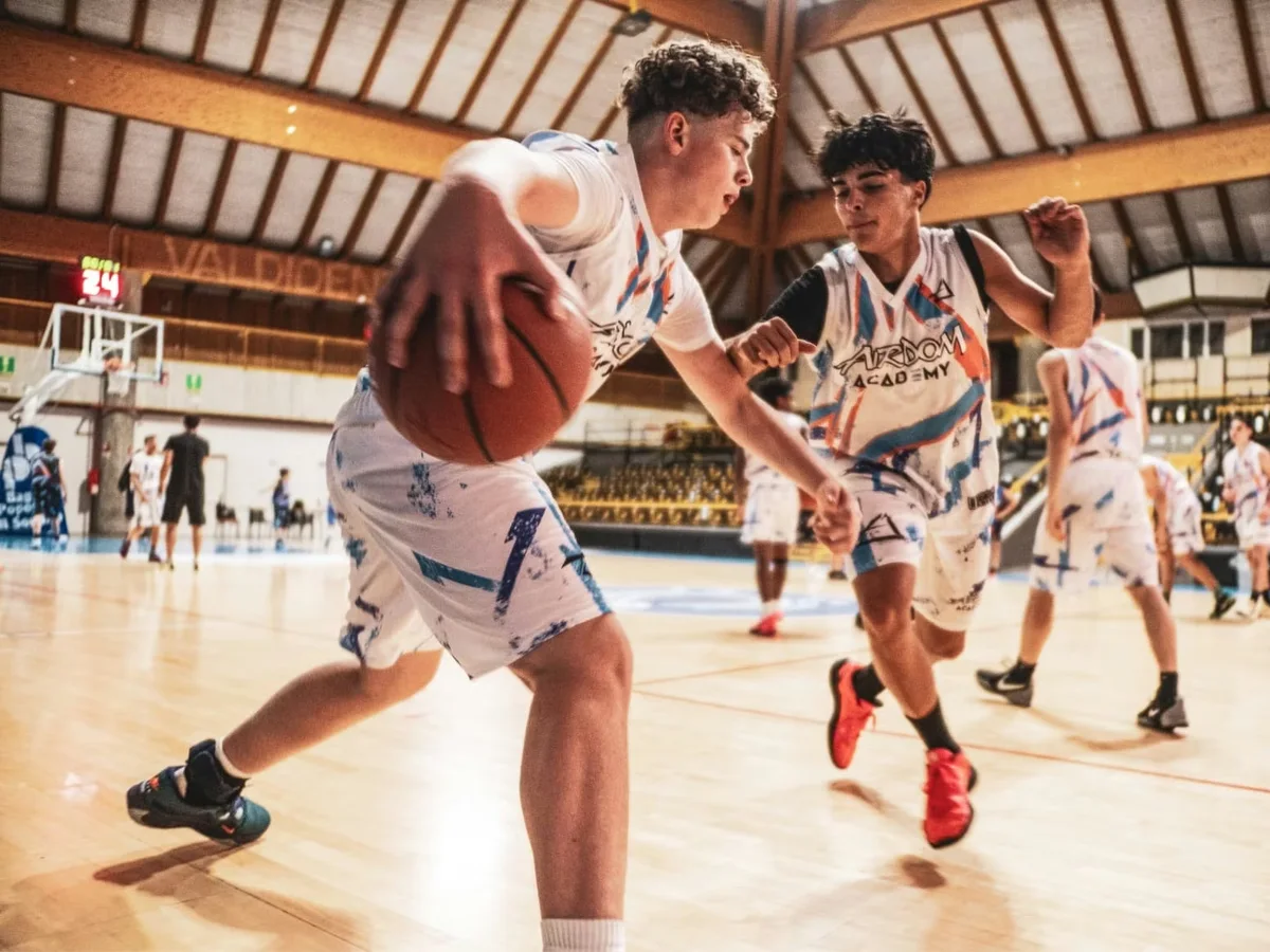 Giocatori di Assigeco Basket Academy in azione, foto fornita per Air Basket